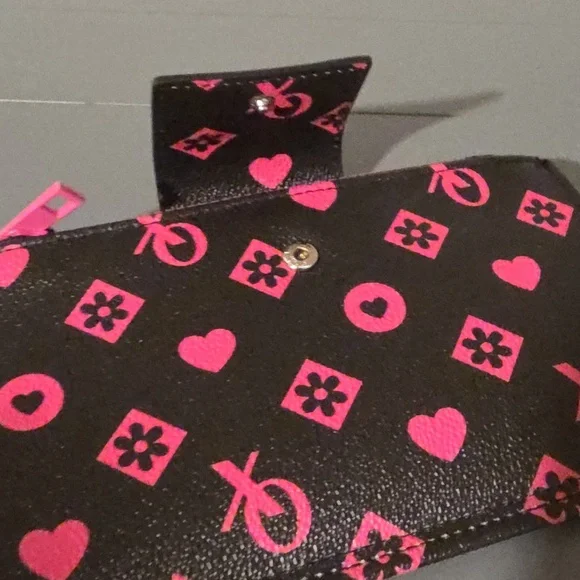 XOXO NWT Pink and Black Large Wristlet - Picture 6 of 7